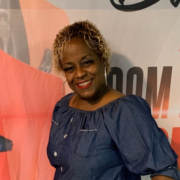 Meet your Posher, Bernitta - Picture 1 of 1